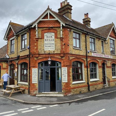 Bed and Breakfast The Six Bells Рочестер Экстерьер фото
