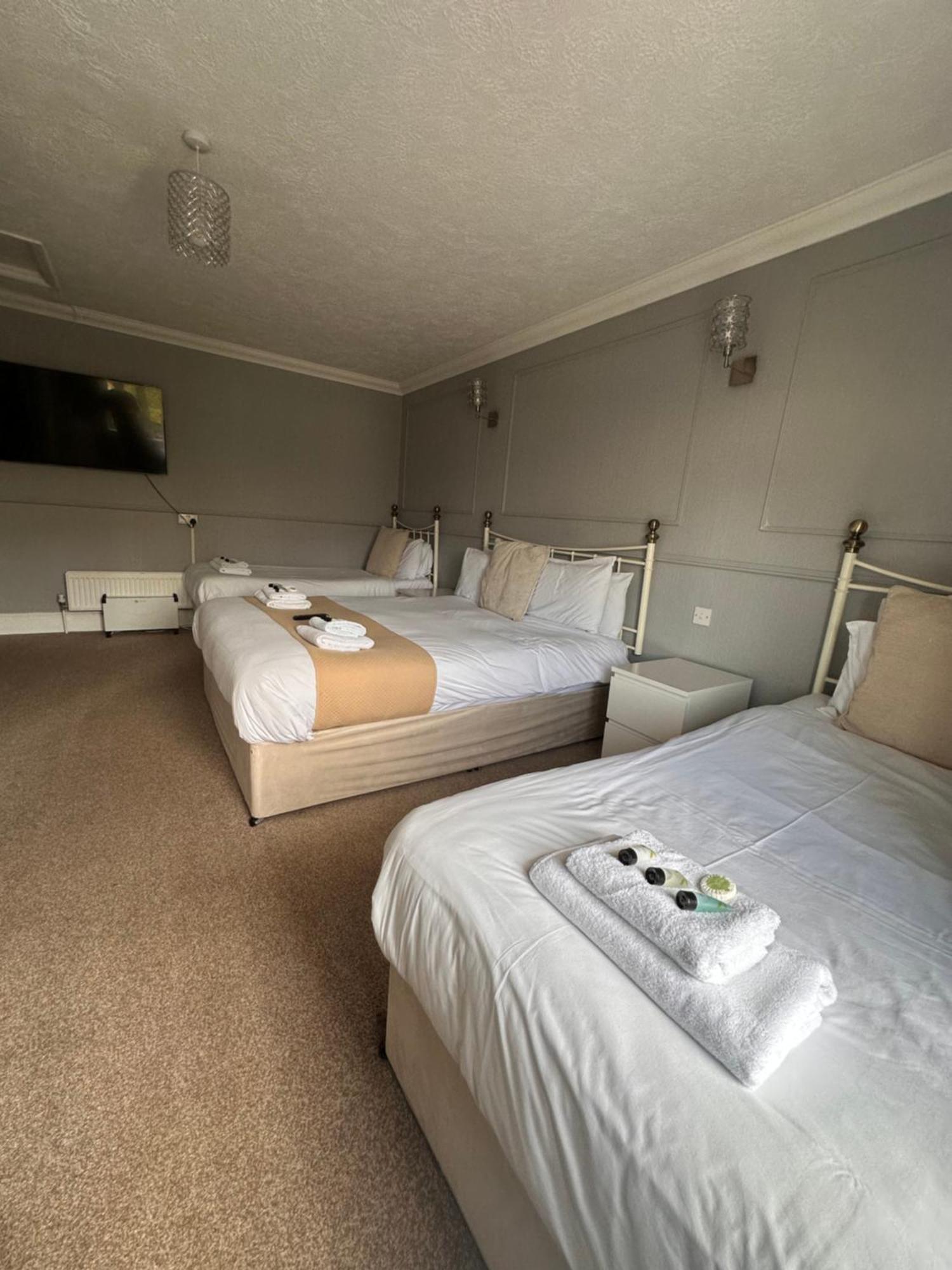 Bed and Breakfast The Six Bells Рочестер Экстерьер фото